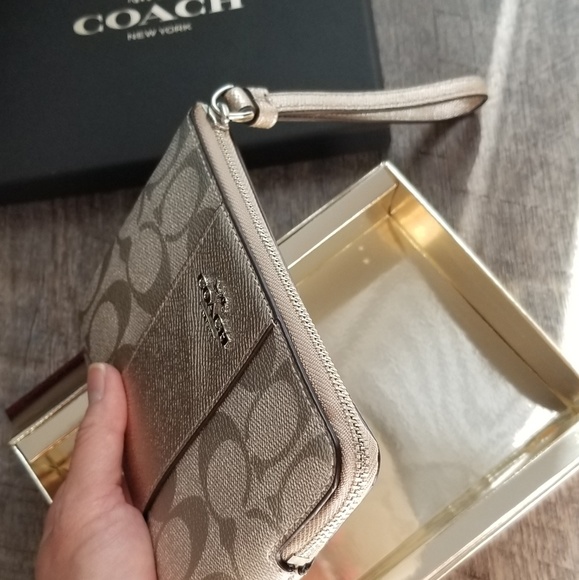 🔥LAST1🔥NIB COACH LEATHER CORNER ZIP SIG WRISTLET - Picture 7 of 7